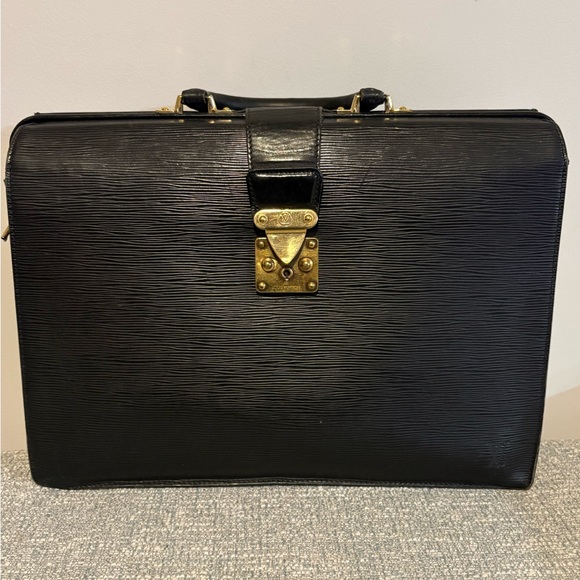 Louis Vuitton Other - Louis Vuitton Epi Serviette Ambassadeur